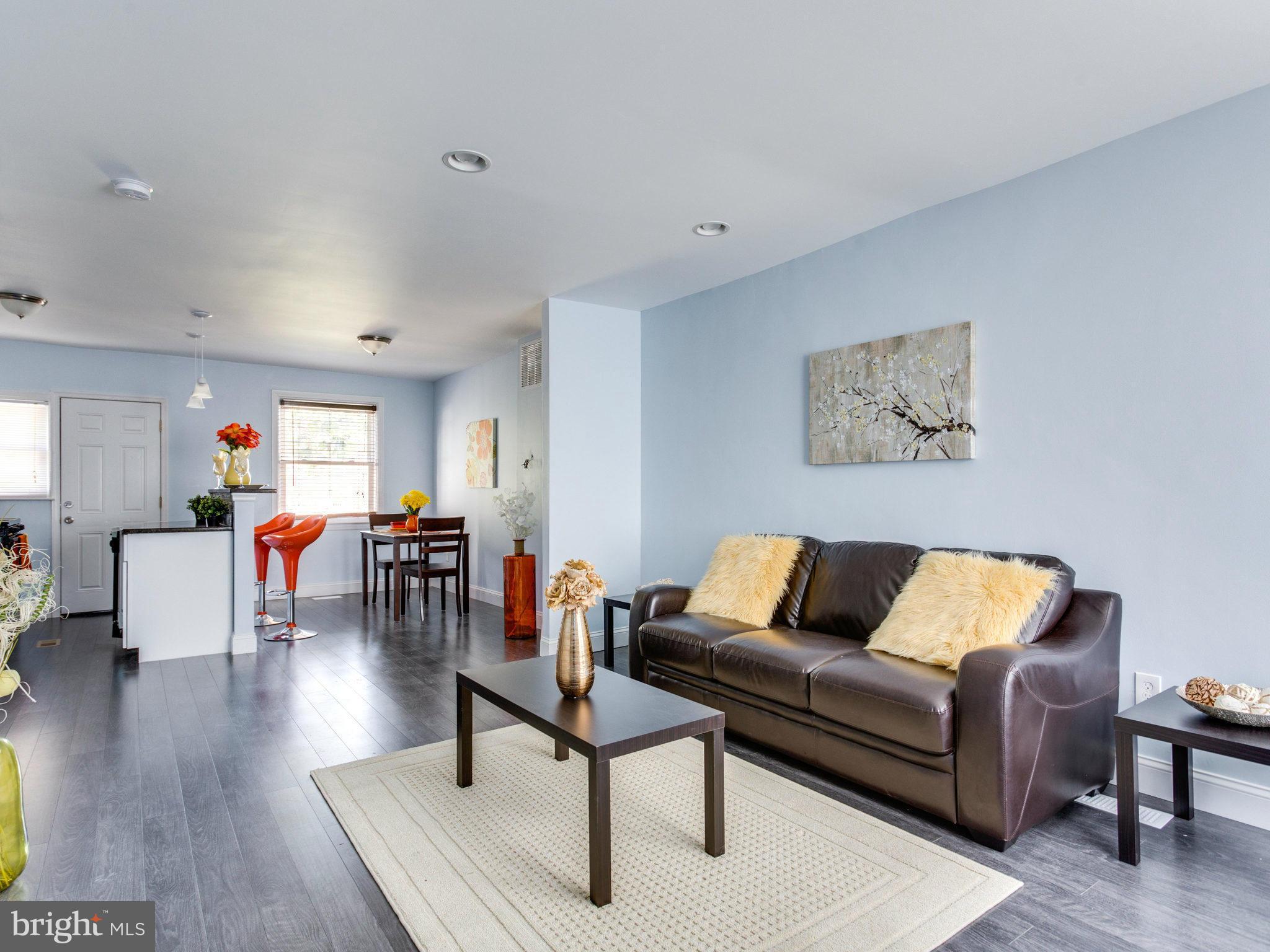 4523 Manorview Road Baltimore, MD 21229 - Photo 2 of 21 Living Room