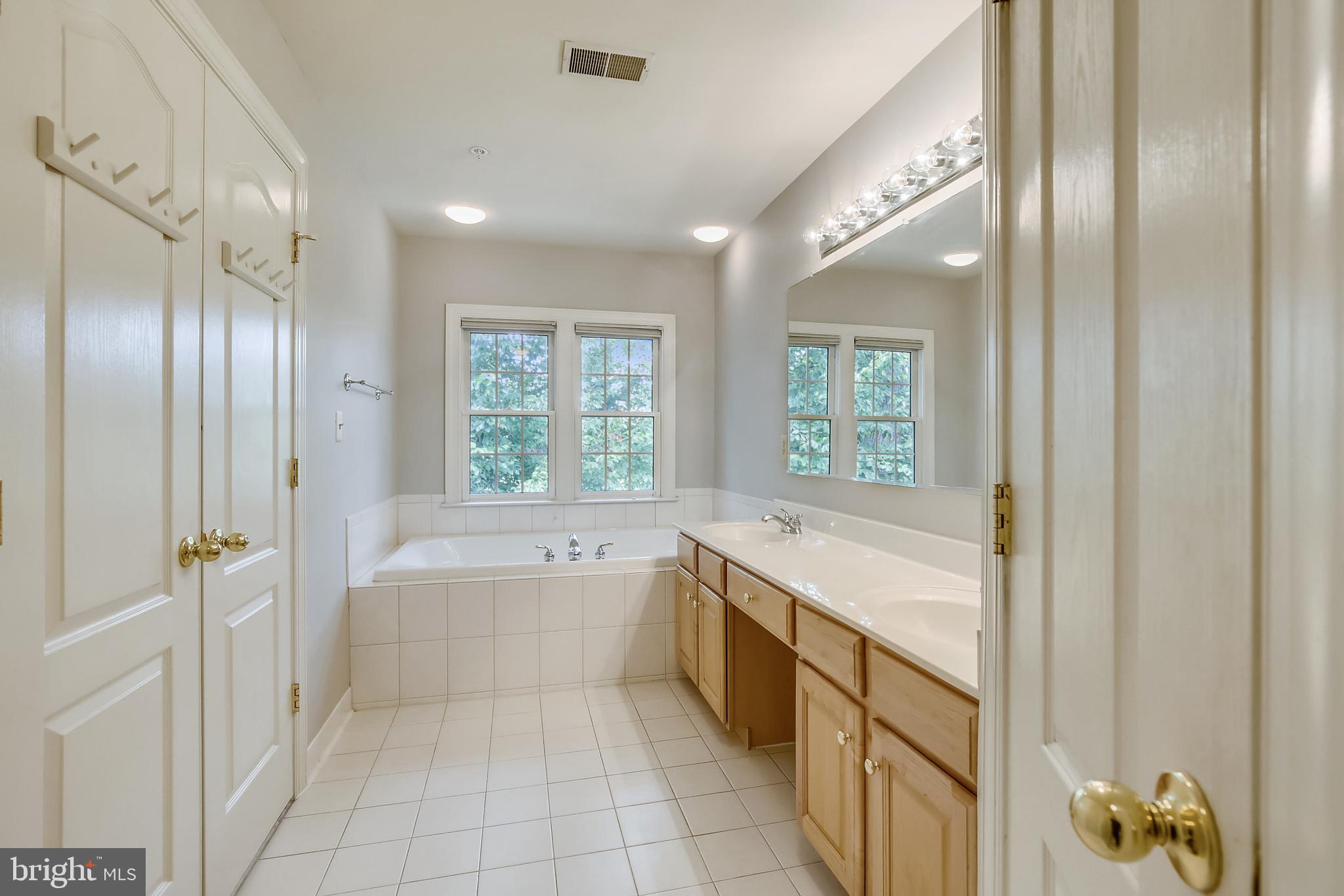 10555 Tuckerman Heights Circle North Bethesda, MD 20852 - Photo 31 of 66