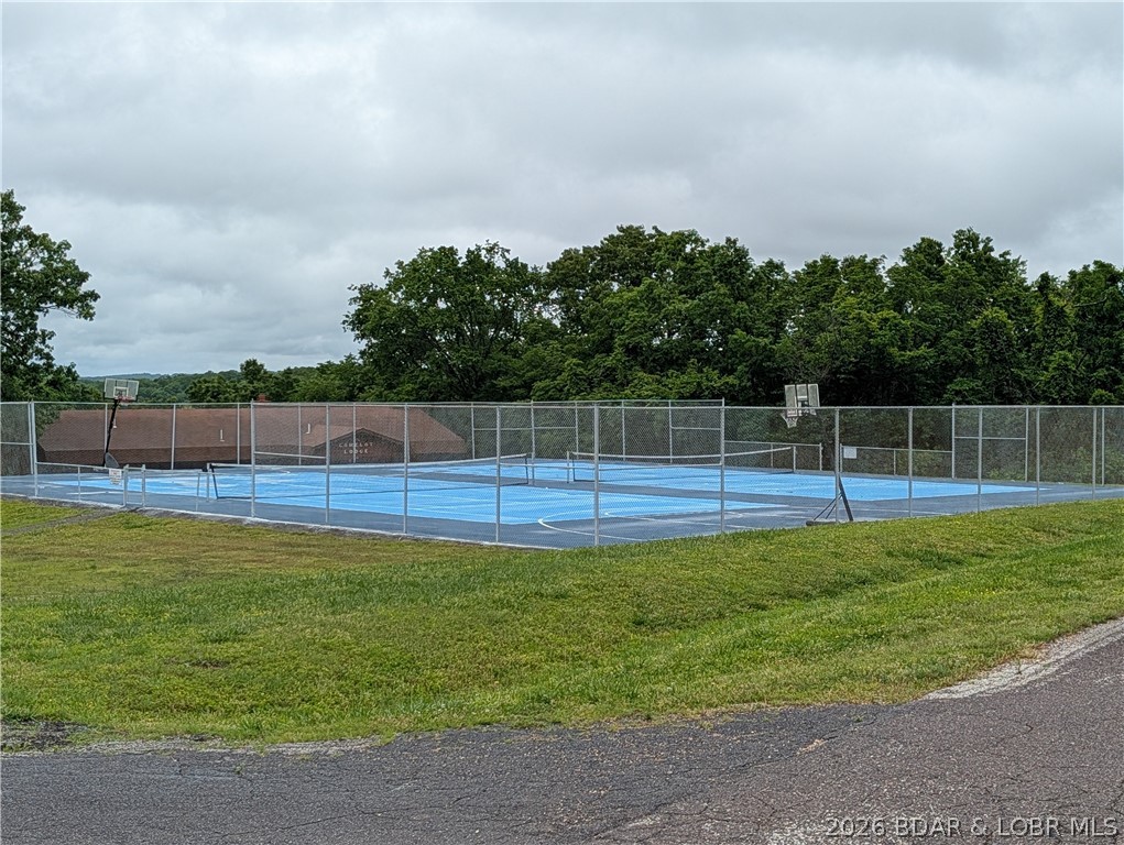 519 Bear Paw Road Camdenton, MO 65020 - Photo 38 of 42 Camelot tennis court