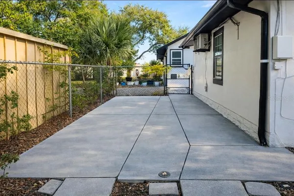 a view of a house with a backyard