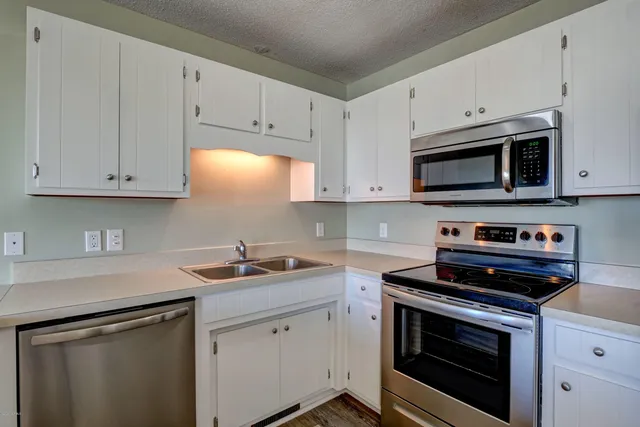 $1,950 | 62 Bermuda Landing Place, North Topsail Beach, NC 28460