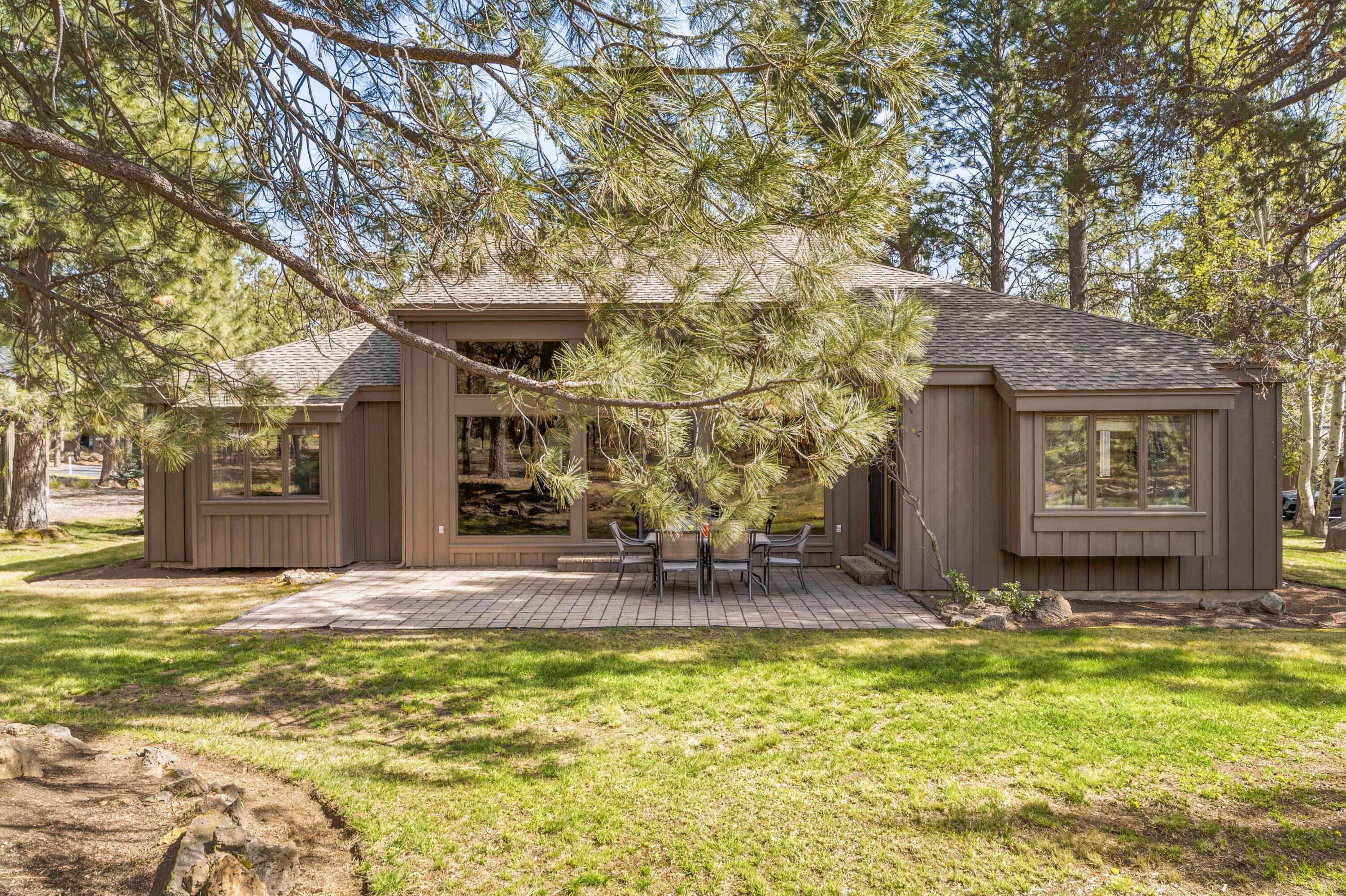 17866 Grouse Lane, Unit 3 Sunriver, OR 97707 - Photo 41 of 61 a view of a house with pool and sitting area