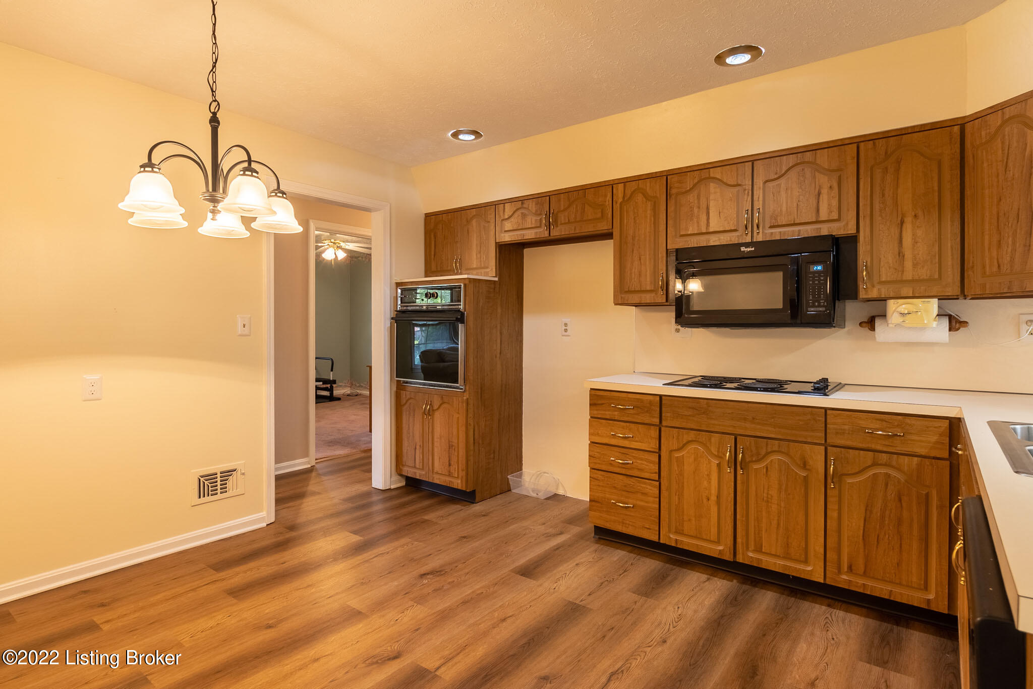 2924 Lexham Road Louisville, KY 40220 - Photo 13 of 33 14
