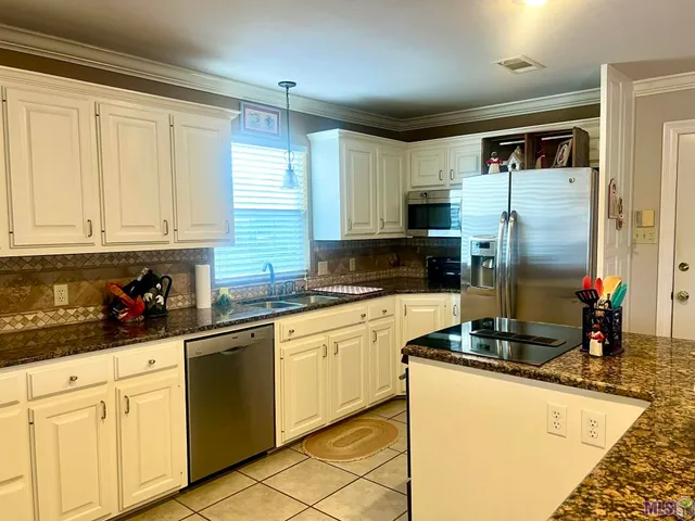 $315,000 | 32875 Rivergate Circle, Unit 1, Springfield, LA 70462