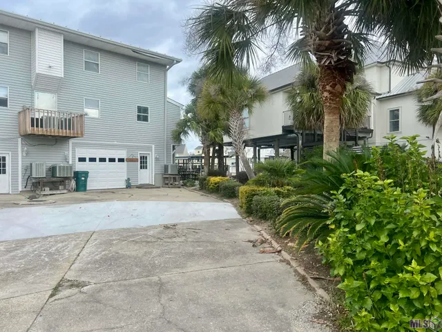 $315,000 | 32875 Rivergate Circle, Unit 1, Springfield, LA 70462