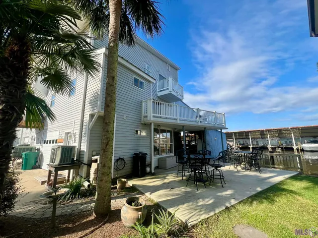 $315,000 | 32875 Rivergate Circle, Unit 1, Springfield, LA 70462