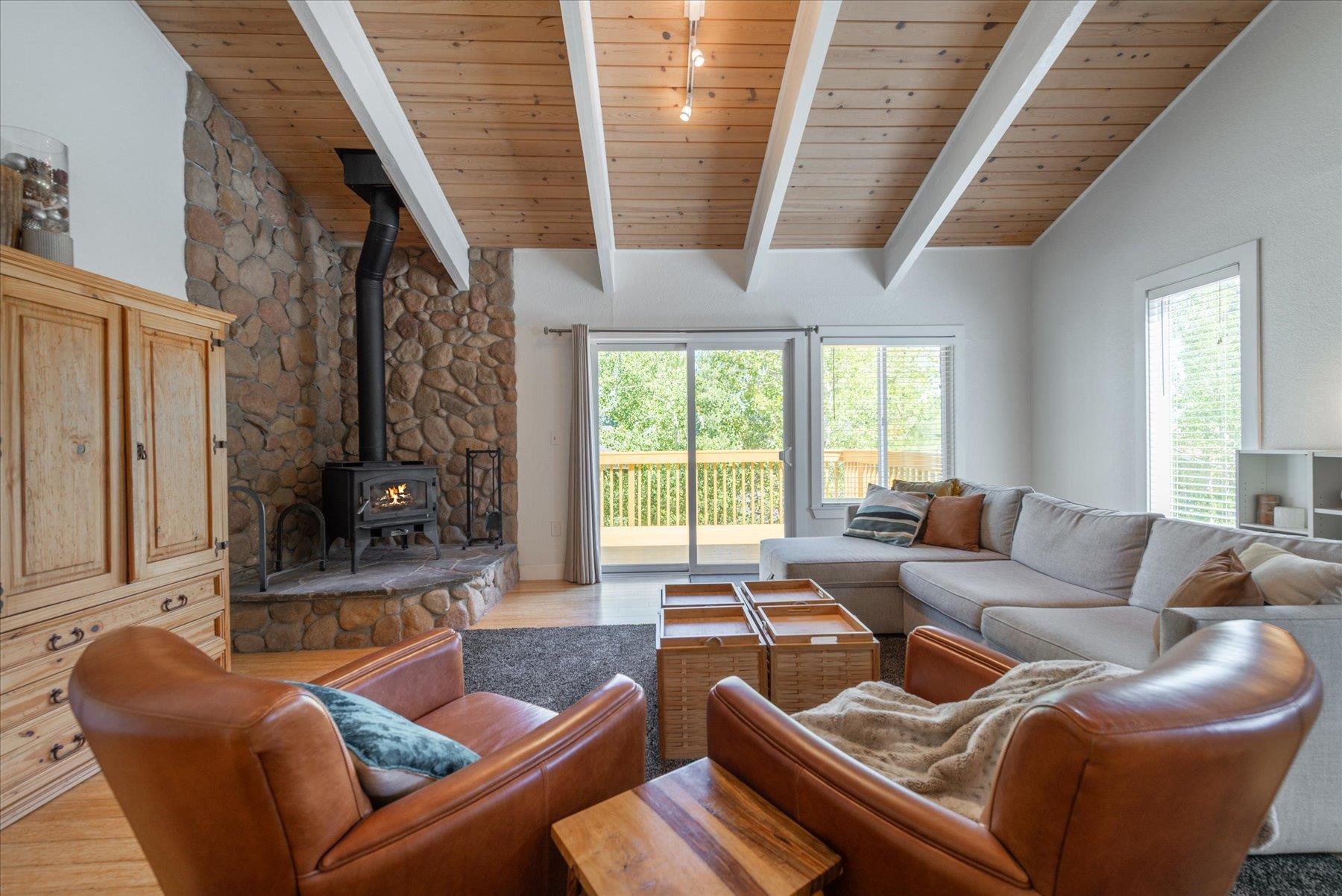 10240 Pine Cone Road Truckee, CA 96161 - Photo 5 of 28