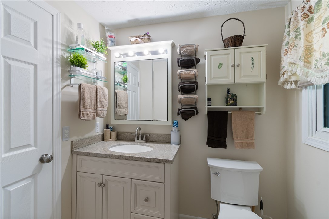 25 Spring Tree Lane Greece, NY 14612 - Photo 23 of 40 The PRIMARY bedroom FULL BATH