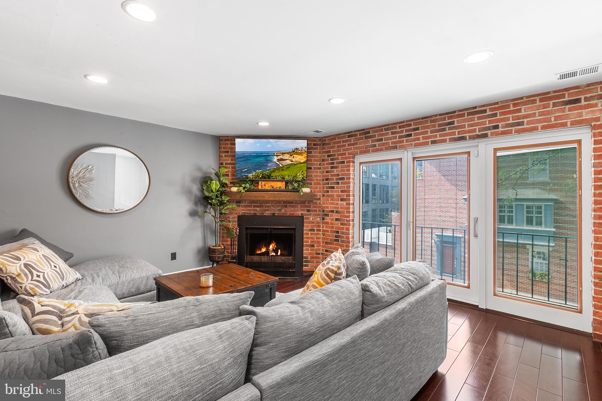 164 North 22nd Street, Unit B Philadelphia, PA 19103 - Photo 2 of 26