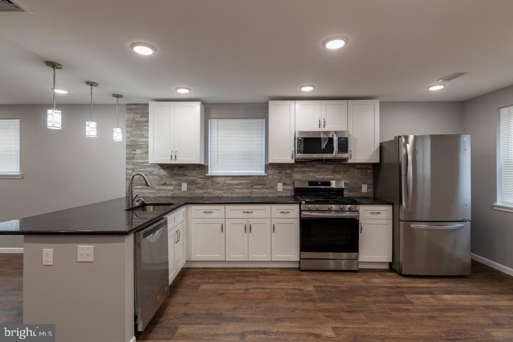 1533 Rainer Road Brookhaven, PA 19015 - Photo 2 of 37