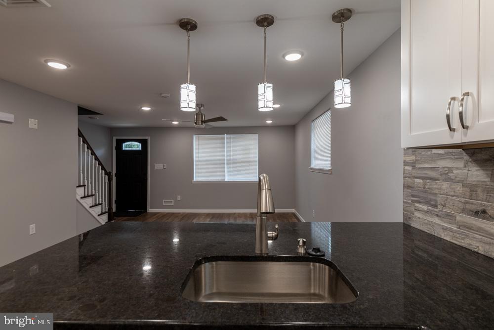 1533 Rainer Road Brookhaven, PA 19015 - Photo 4 of 37