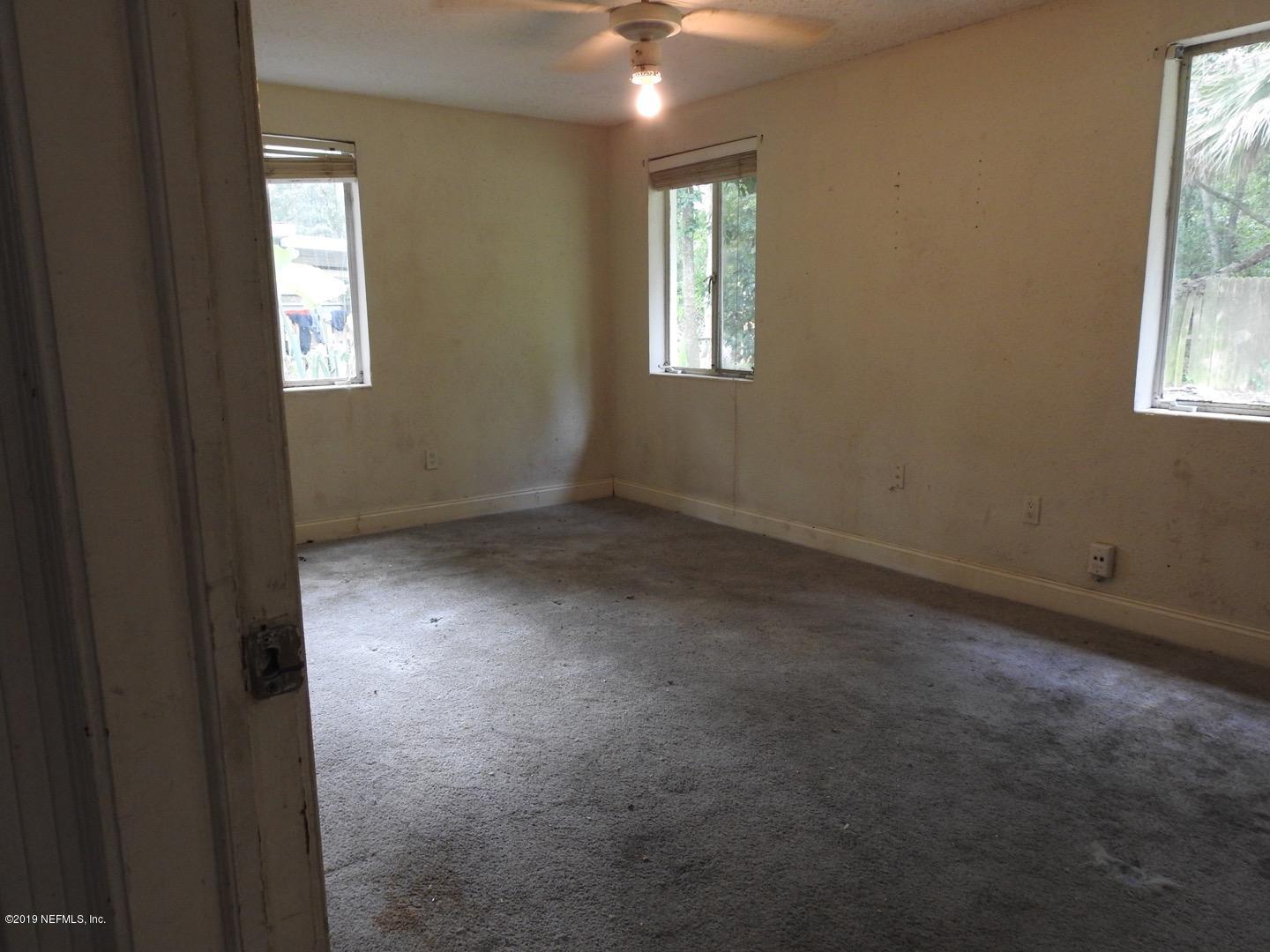4238 Springwood Road Jacksonville, FL 32207 - Photo 10 of 19 a view of an empty room with a window