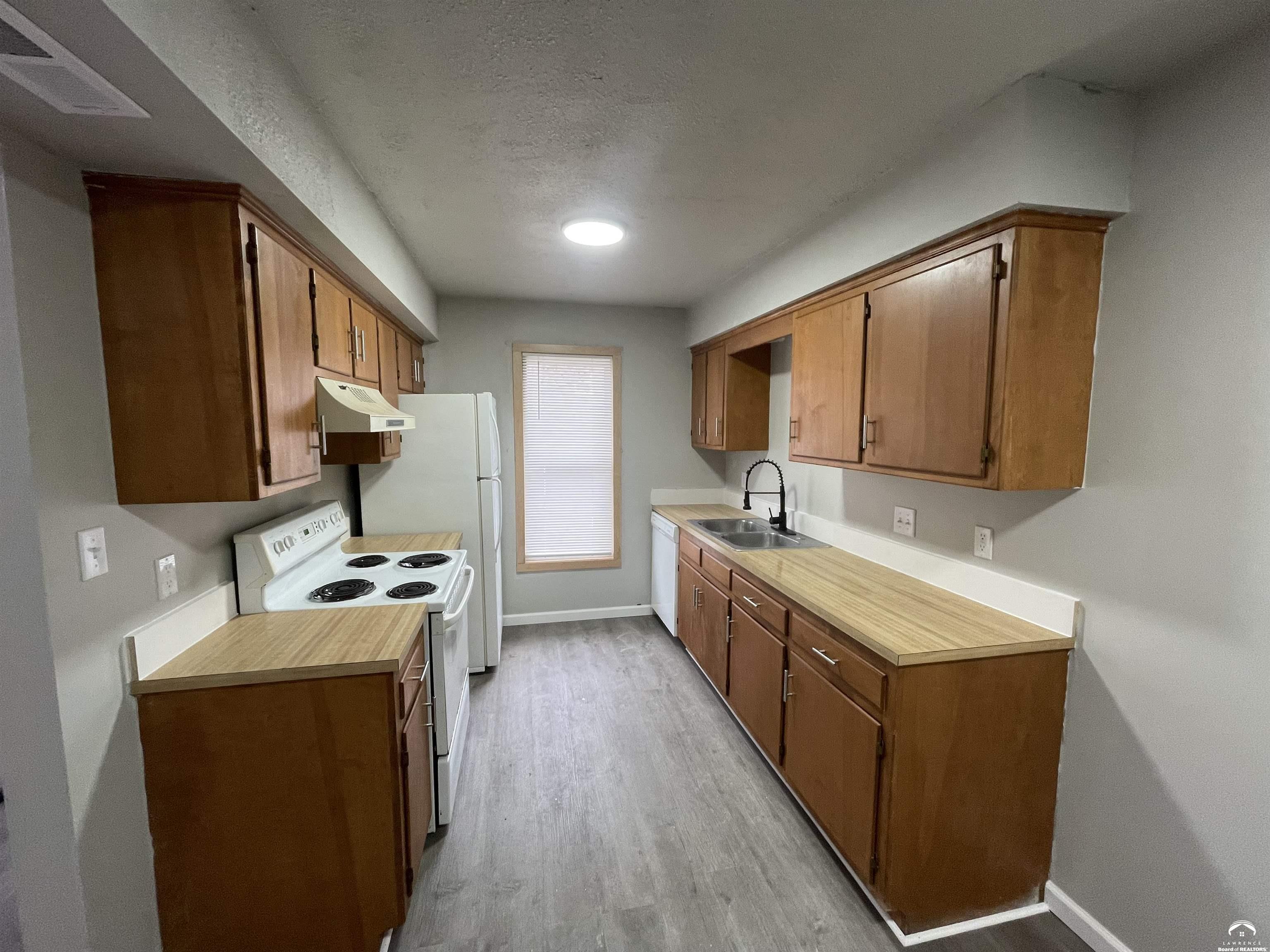 3226 Cardinal Drive Lawrence, KS 66049 - Photo 11 of 14