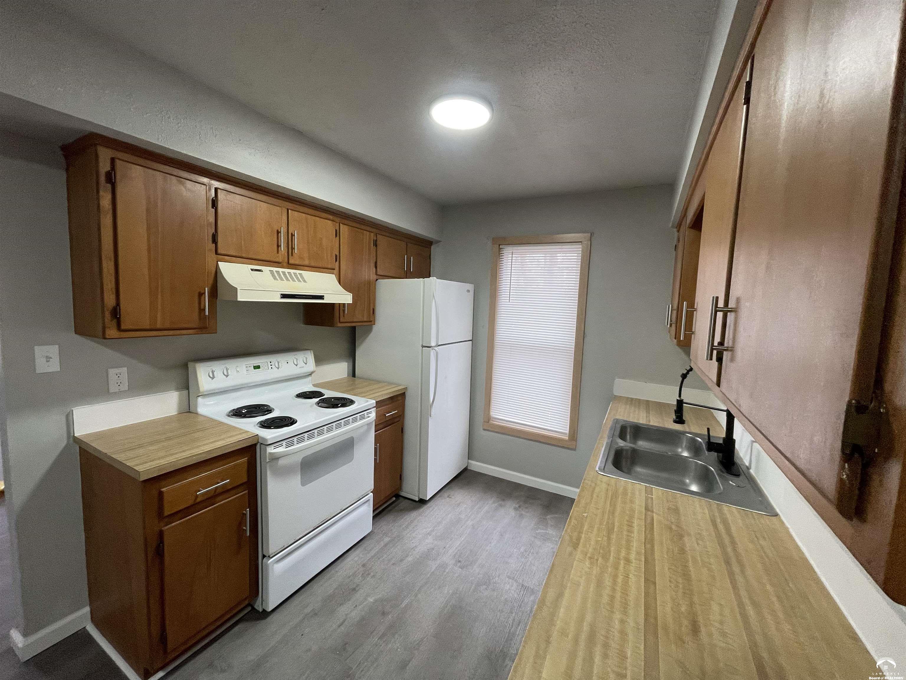 3226 Cardinal Drive Lawrence, KS 66049 - Photo 10 of 14