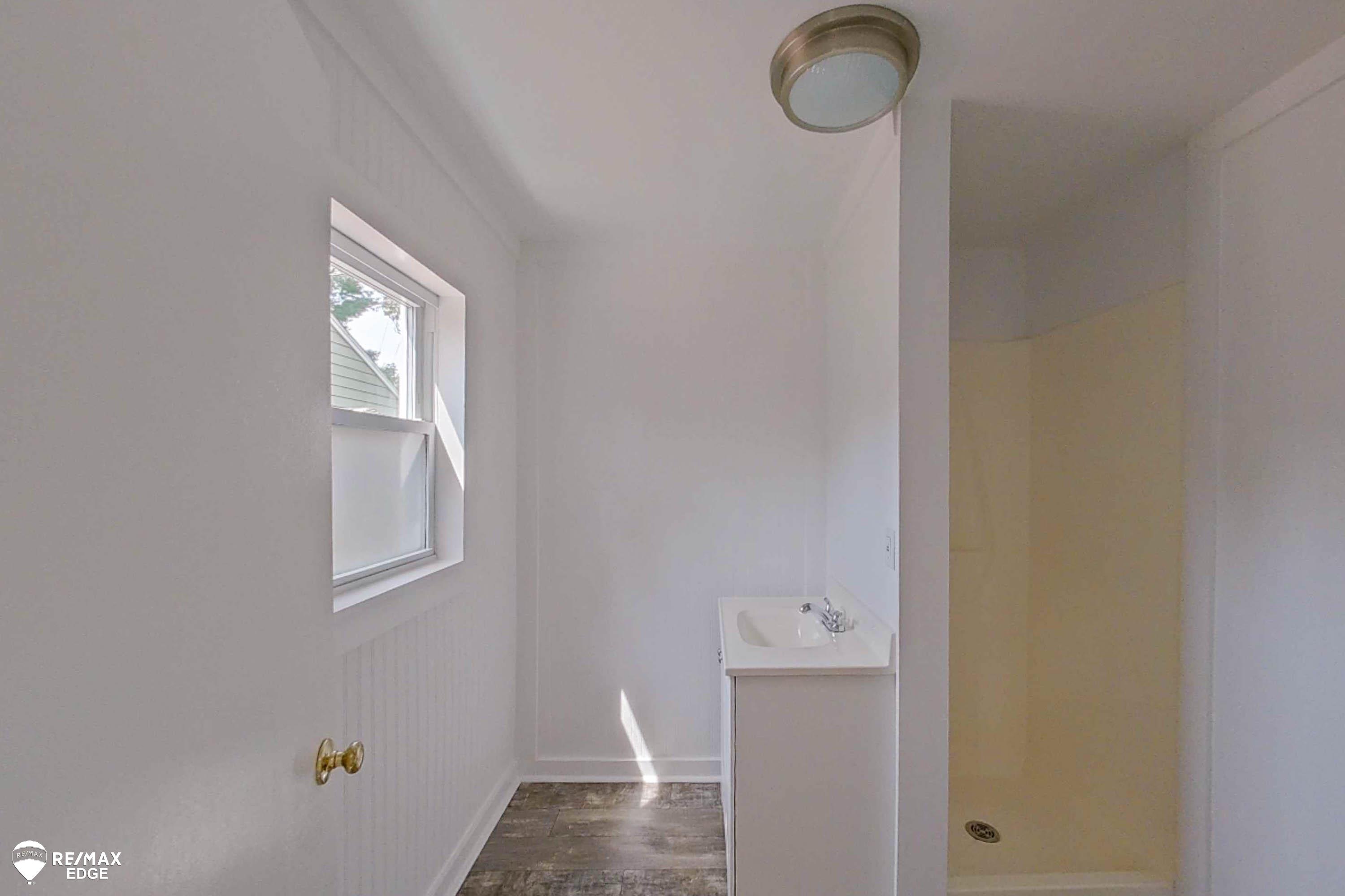 6231 Calkins Road Flint, MI 48532 - Photo 16 of 52 1st Floor Full Bath