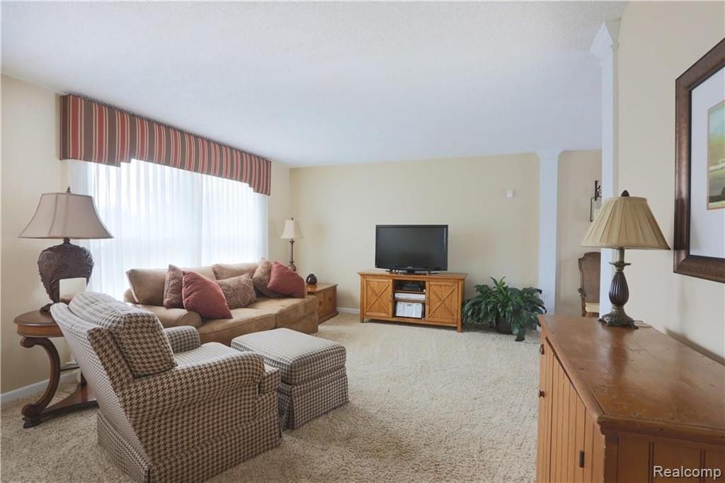 693 Bolinger Street Rochester Hills, MI 48307 - Photo 3 of 21