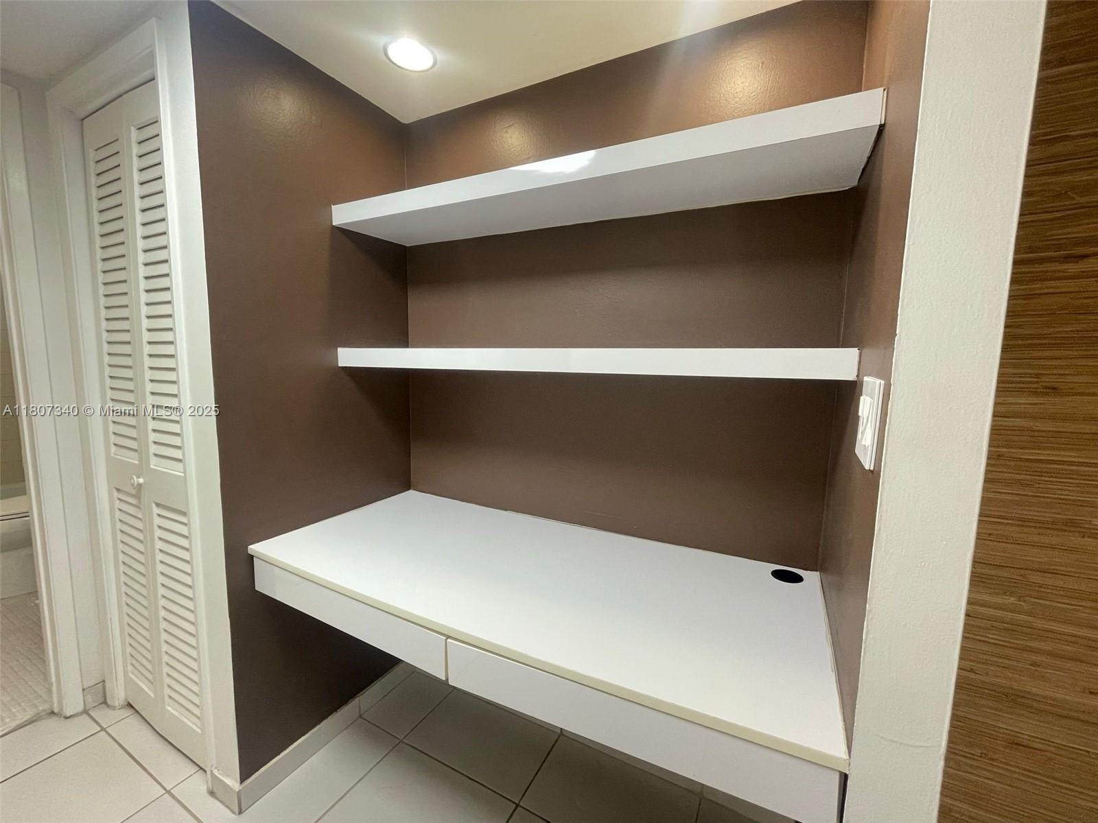 950 Hillcrest Drive, Unit 211 Hollywood, FL 33021 - Photo 19 of 20