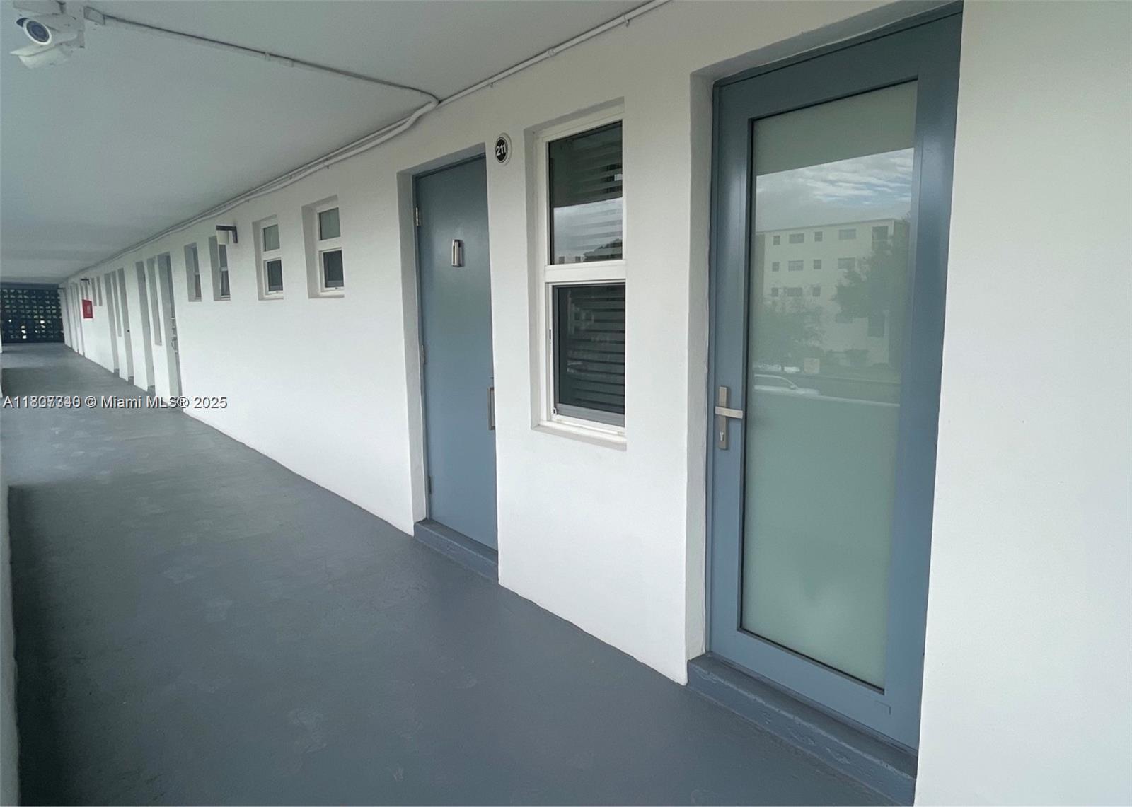 950 Hillcrest Drive, Unit 211 Hollywood, FL 33021 - Photo 2 of 20