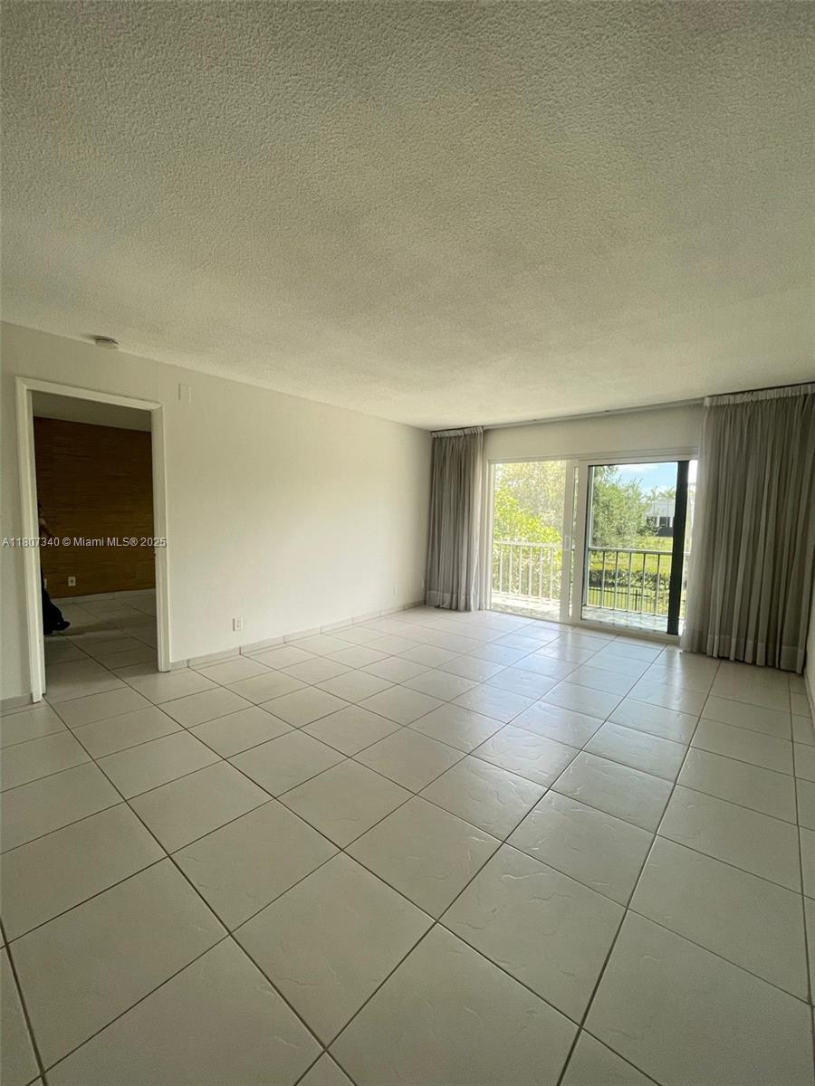 950 Hillcrest Drive, Unit 211 Hollywood, FL 33021 - Photo 3 of 20