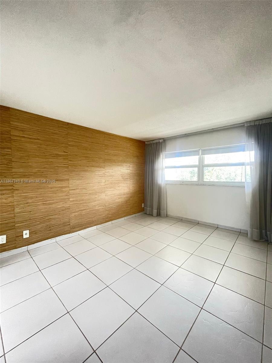 950 Hillcrest Drive, Unit 211 Hollywood, FL 33021 - Photo 4 of 20