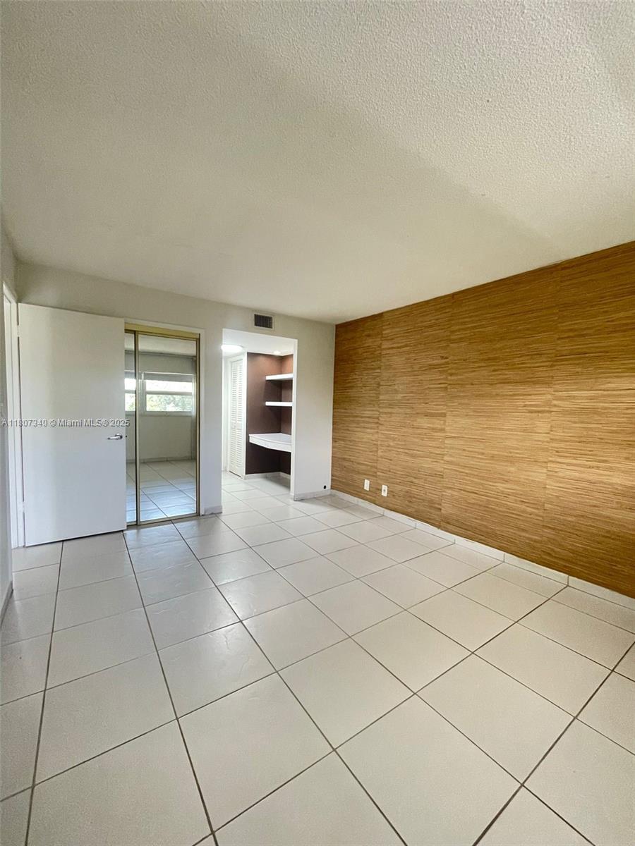 950 Hillcrest Drive, Unit 211 Hollywood, FL 33021 - Photo 5 of 20