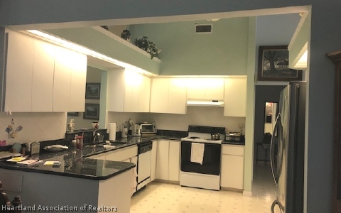5809 Edgewater Terrace Sebring, FL 33876 - Photo 3 of 15 Gallery Image 3