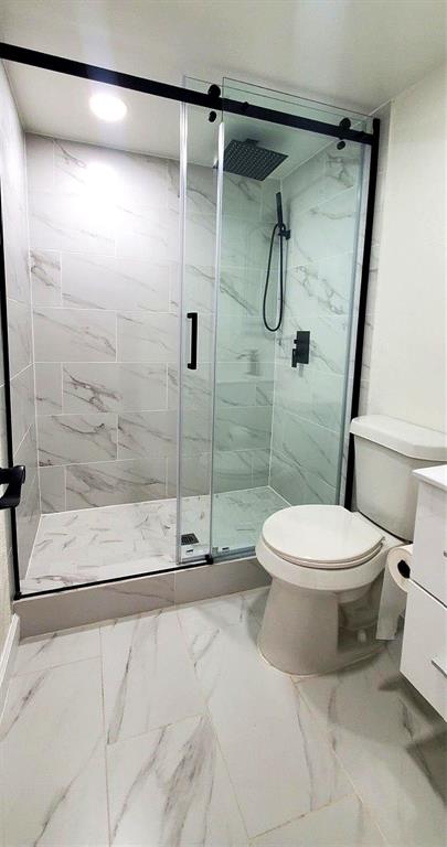15889 Preston Road, Unit 1004 Dallas, TX 75248 - Photo 10 of 17 a bathroom with a toilet and a shower