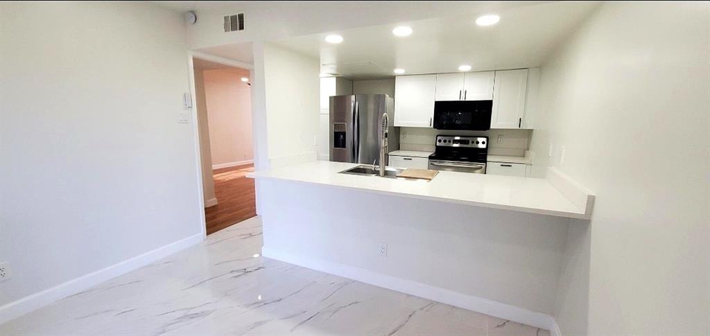 15889 Preston Road, Unit 1004 Dallas, TX 75248 - Photo 7 of 17 a view of kitchen with microwave oven