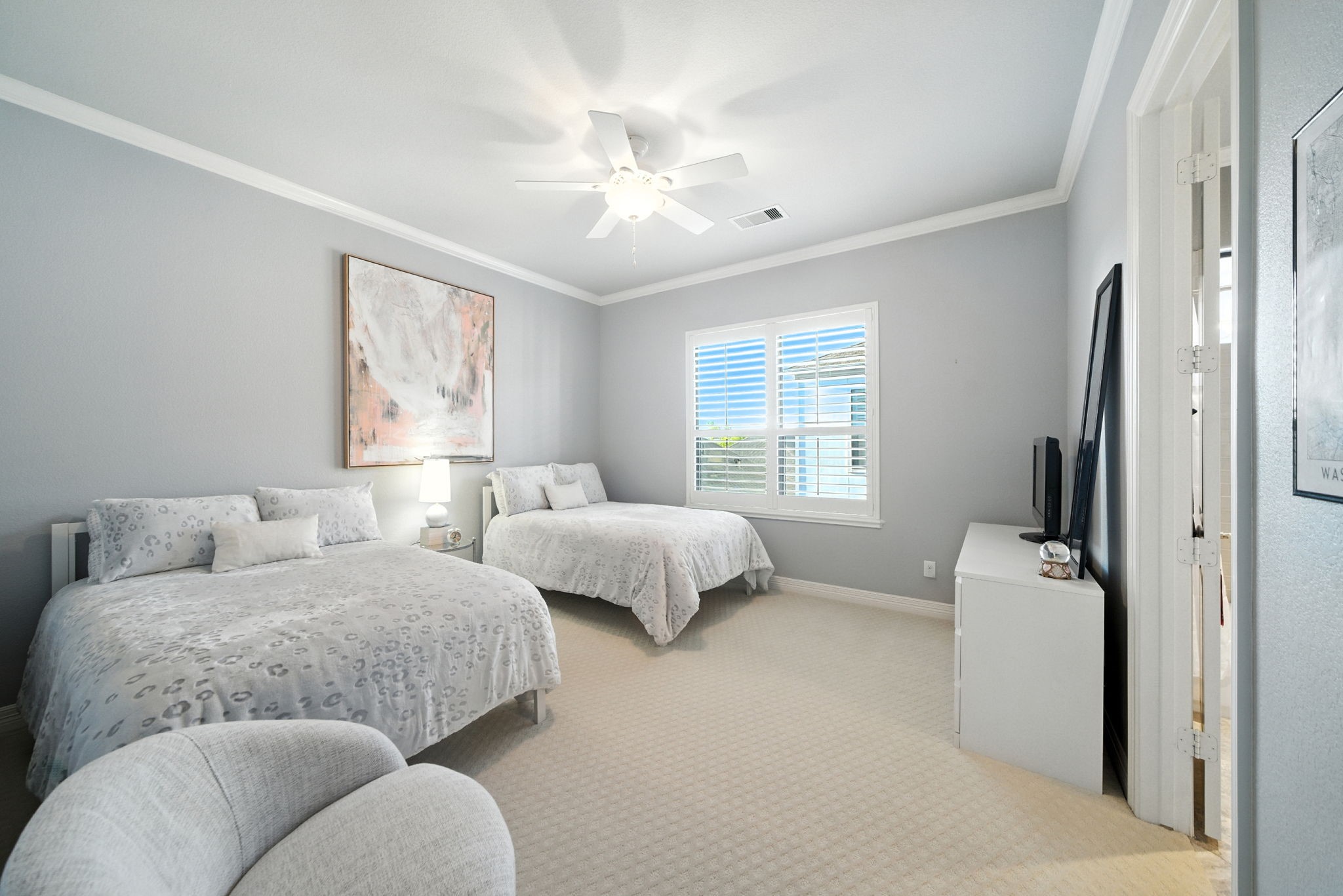 803 Bomar Street, Unit A Houston, TX 77006 - Photo 30 of 39 a bedroom with two beds and a window