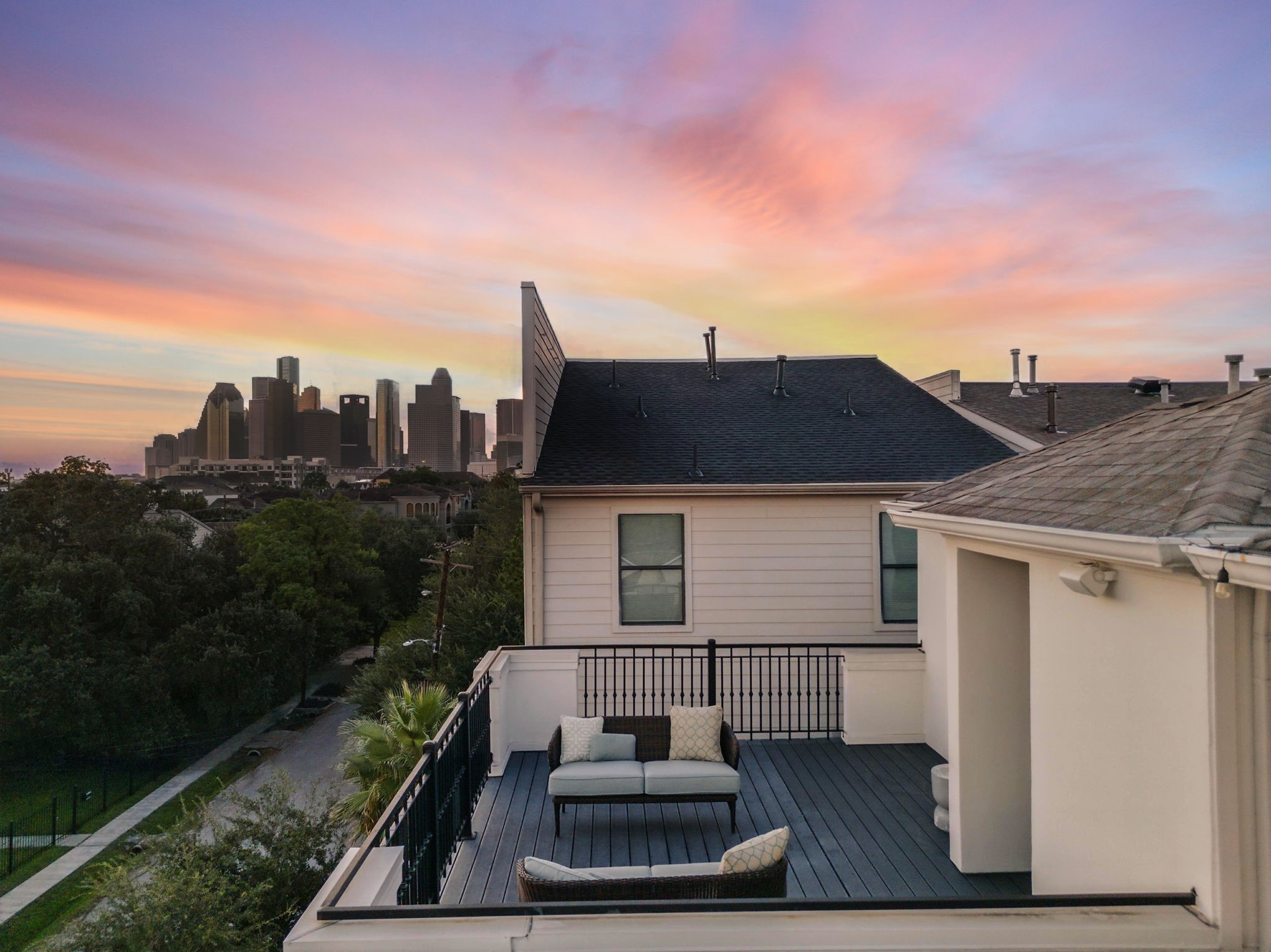 803 Bomar Street, Unit A Houston, TX 77006 - Photo 35 of 39 a front view of a house with a yard