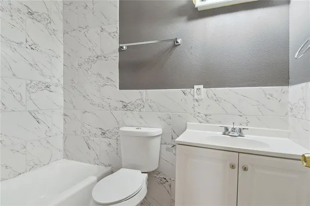 $2,199 | 633-635 Farmington Place, Gretna, LA 70056