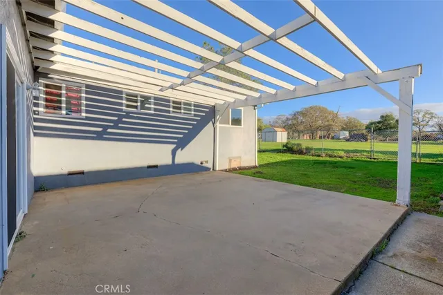 a view of a house with a backyard