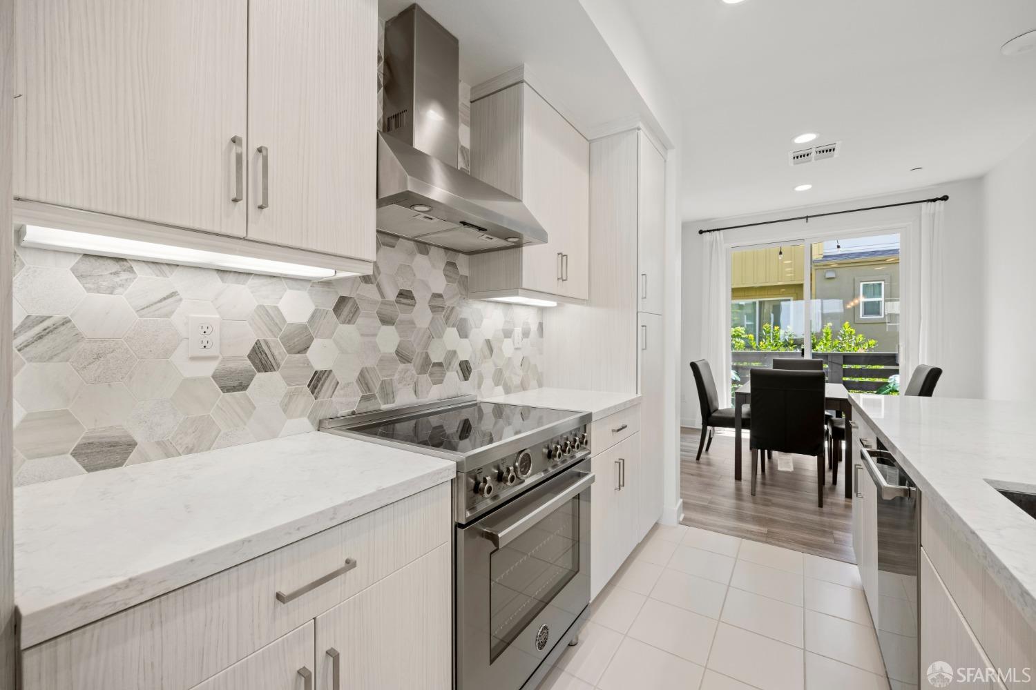 178 Uptown Circle Oakland, CA 94607 - Photo 4 of 17