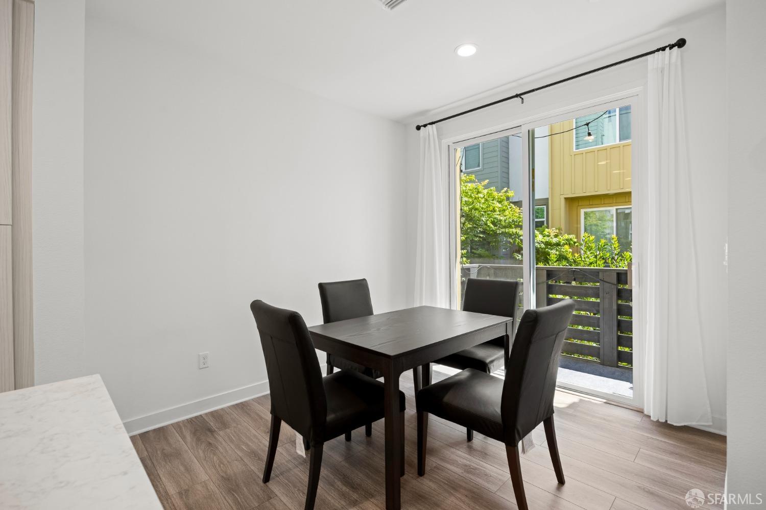 178 Uptown Circle Oakland, CA 94607 - Photo 5 of 17