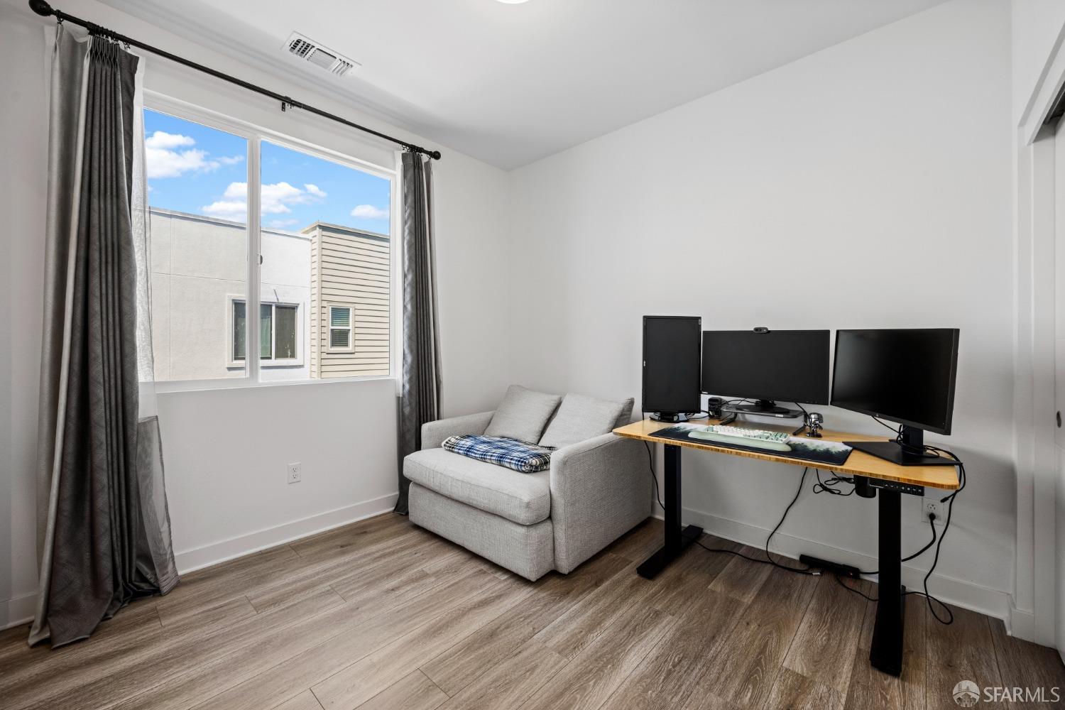 178 Uptown Circle Oakland, CA 94607 - Photo 9 of 17