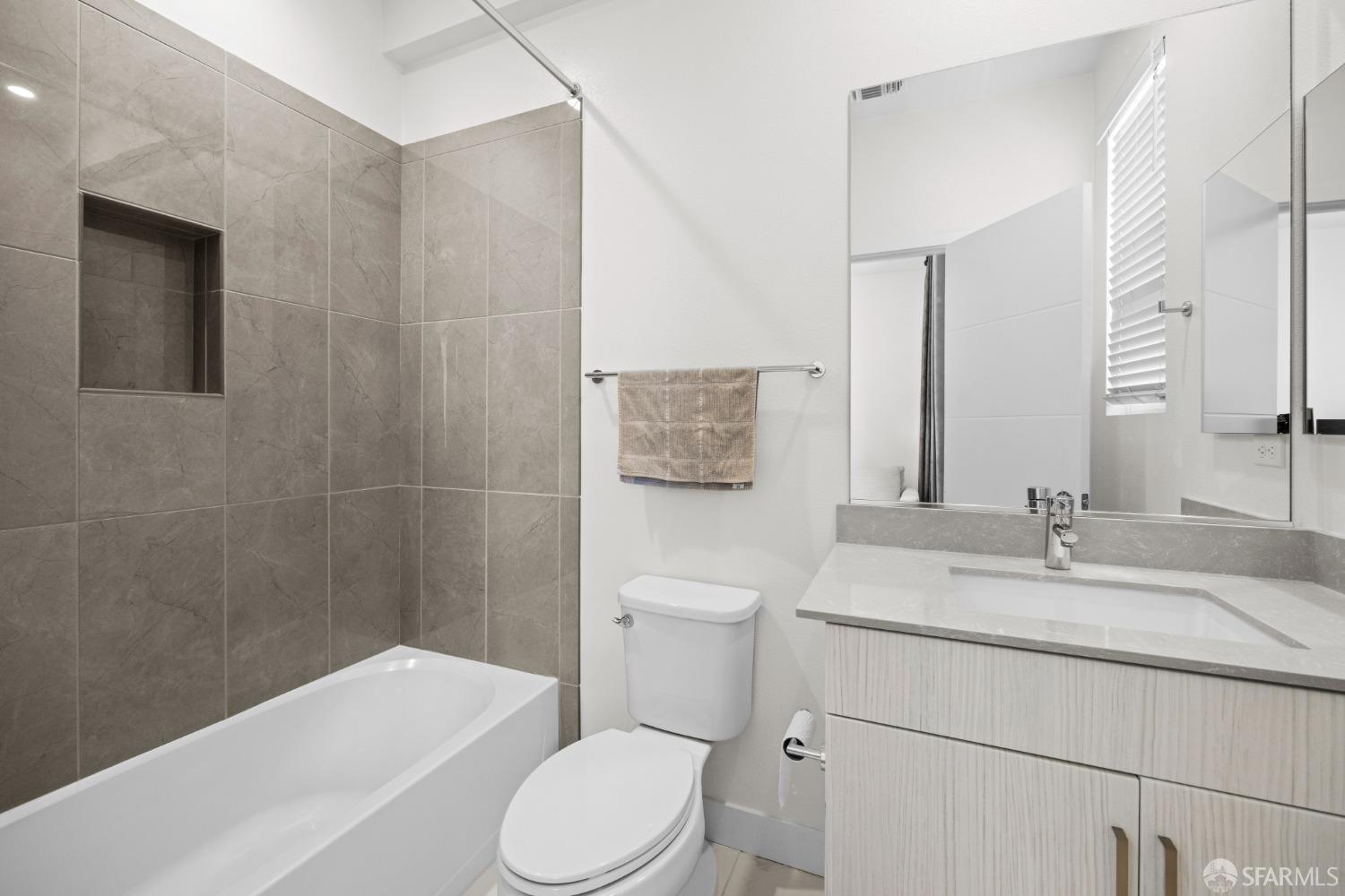 178 Uptown Circle Oakland, CA 94607 - Photo 10 of 17