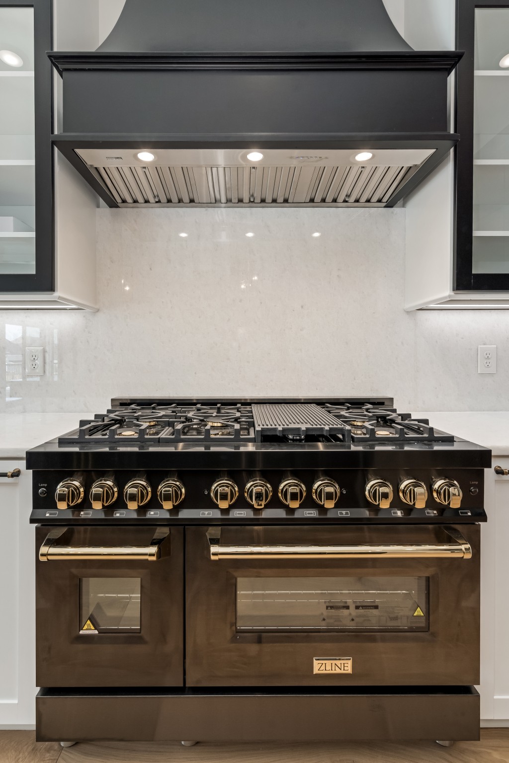 214 Old Peytonsville Road Franklin, TN 37064 - Photo 17 of 42 a close view of a stove top oven