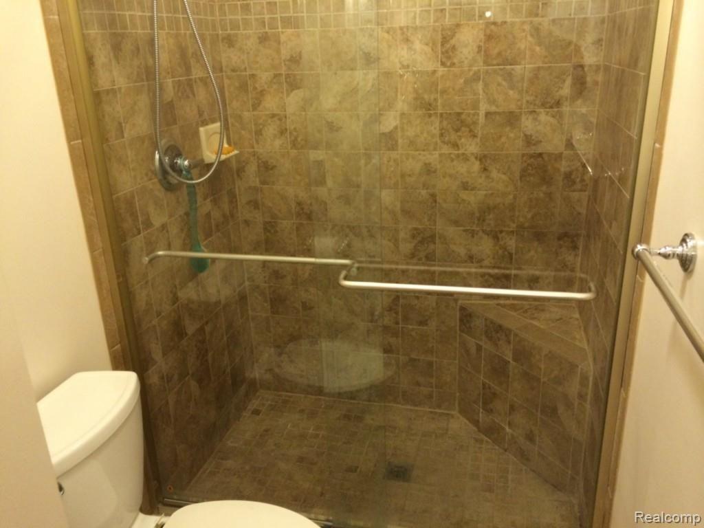 22250 Roxbury Drive Novi, MI 48374 - Photo 39 of 59 35.jpg