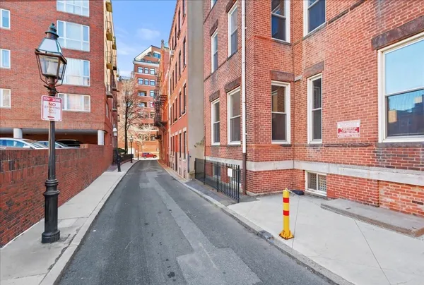 $2,400 | 19 Harris Street, Unit 5, Boston, MA 02113