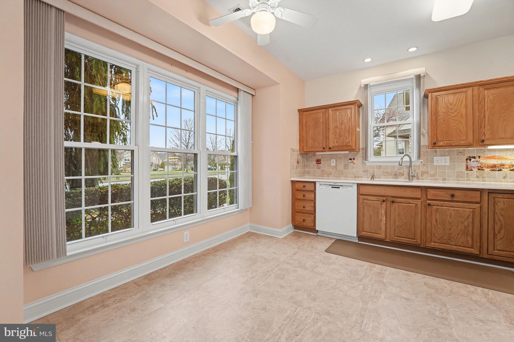 1621 Yorktown Road, Unit 50 Jamison, PA 18929 - Photo 20 of 50 Inviting Eat In Kitchen