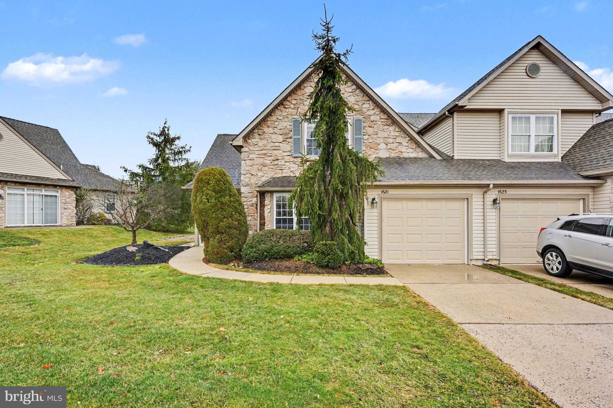 1621 Yorktown Road, Unit 50 Jamison, PA 18929 - Photo 2 of 50 Driveay and attached garage