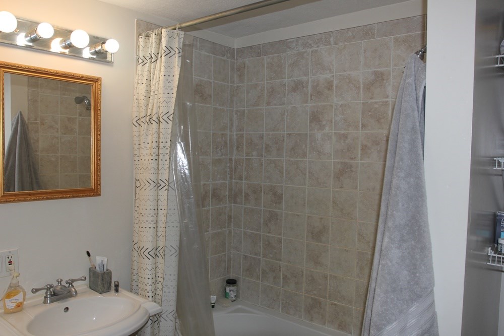 69 Exeter Road Newmarket, NH 03857 - Photo 2 of 21
