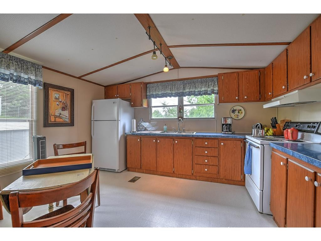 166 Fitzsimmons Hill Road Elizabethton, TN 37643 - Photo 6 of 18 Photo 6