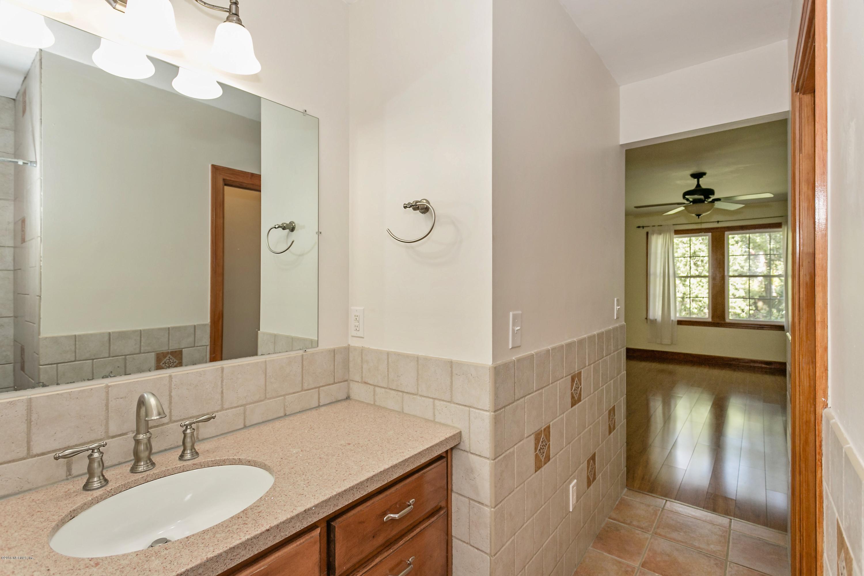 2233 Guilford Road Jacksonville, FL 32207 - Photo 16 of 23 016_Master Bathroom