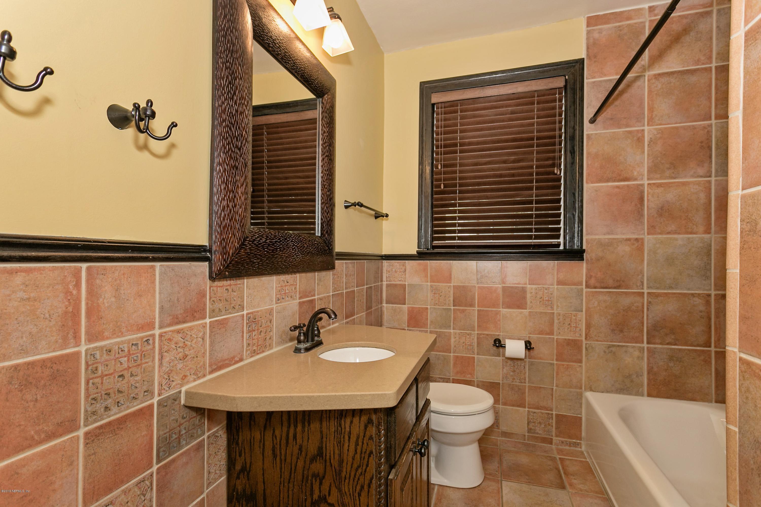 2233 Guilford Road Jacksonville, FL 32207 - Photo 18 of 23 018_Bathroom 2