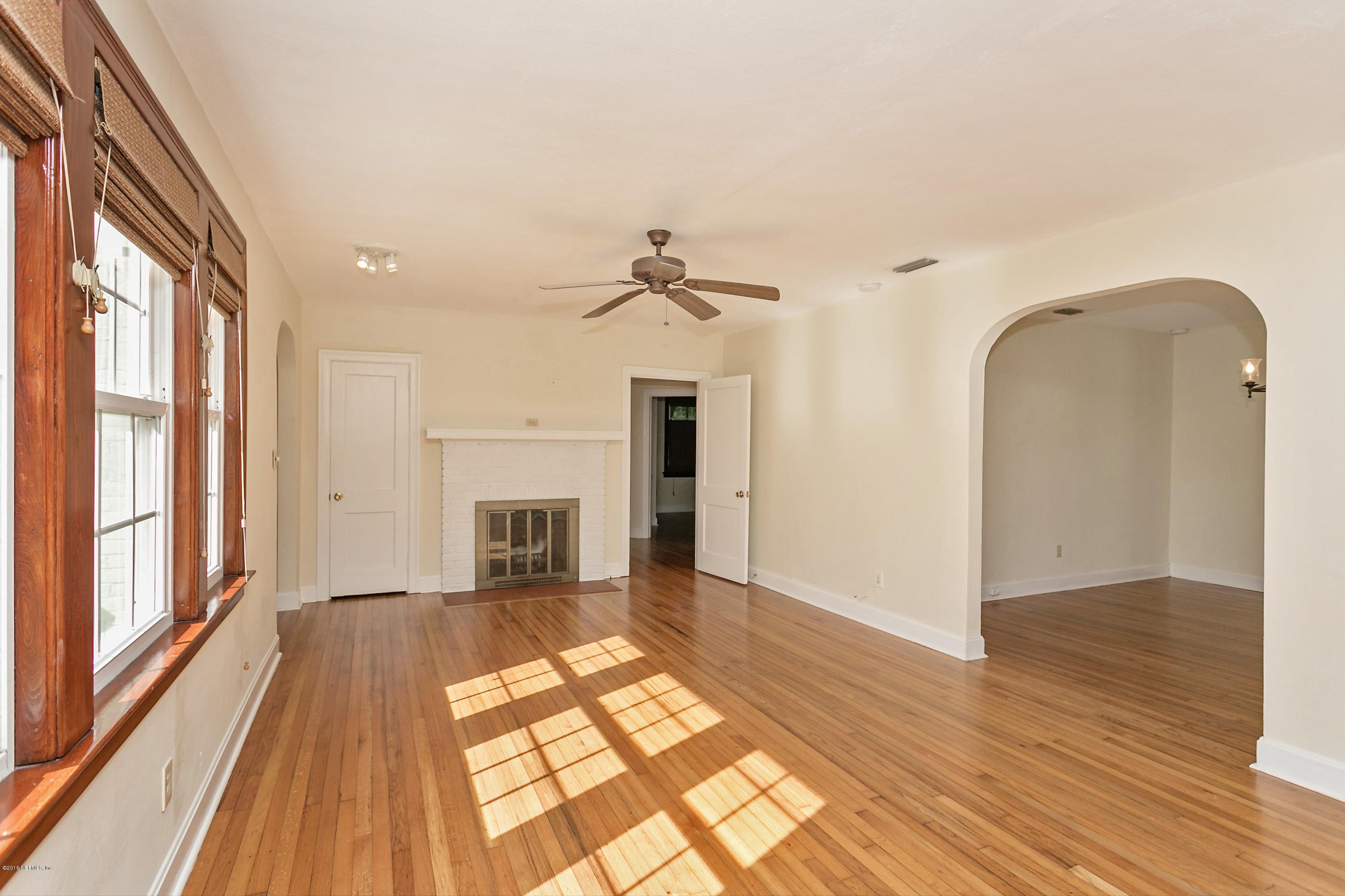 005_Living Room