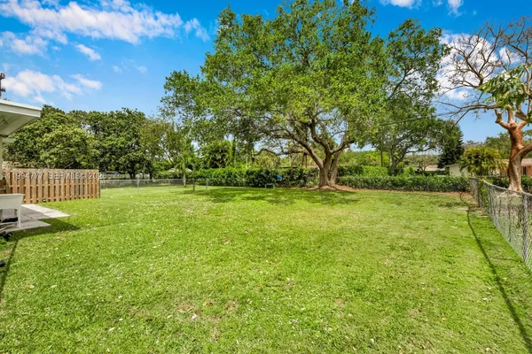 $4,300 | 11401 Southwest 81st Road, Pinecrest, FL 33156