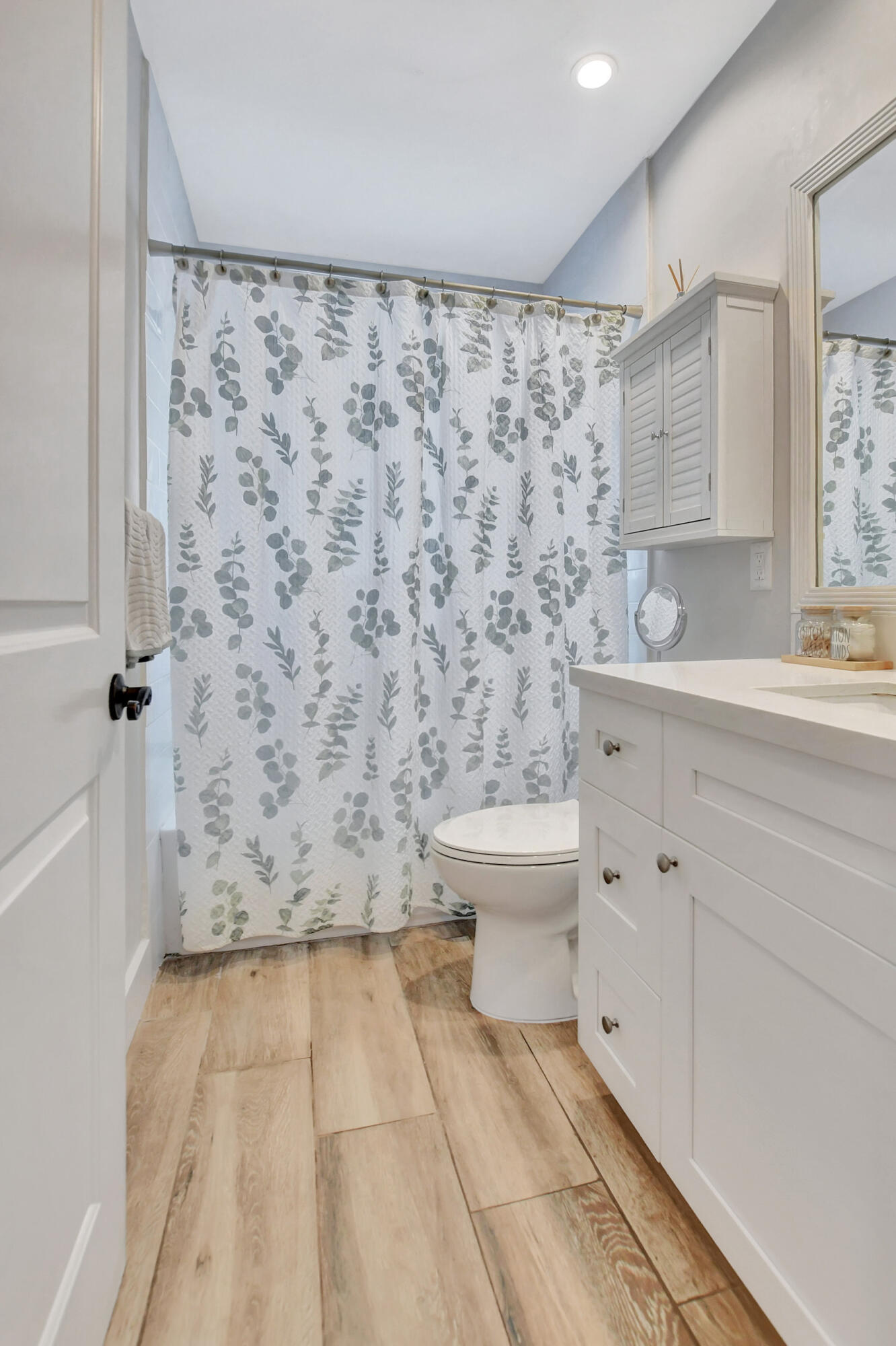 966 Hickory Terrace Boca Raton, FL 33486 - Photo 14 of 20 Secondary Bath