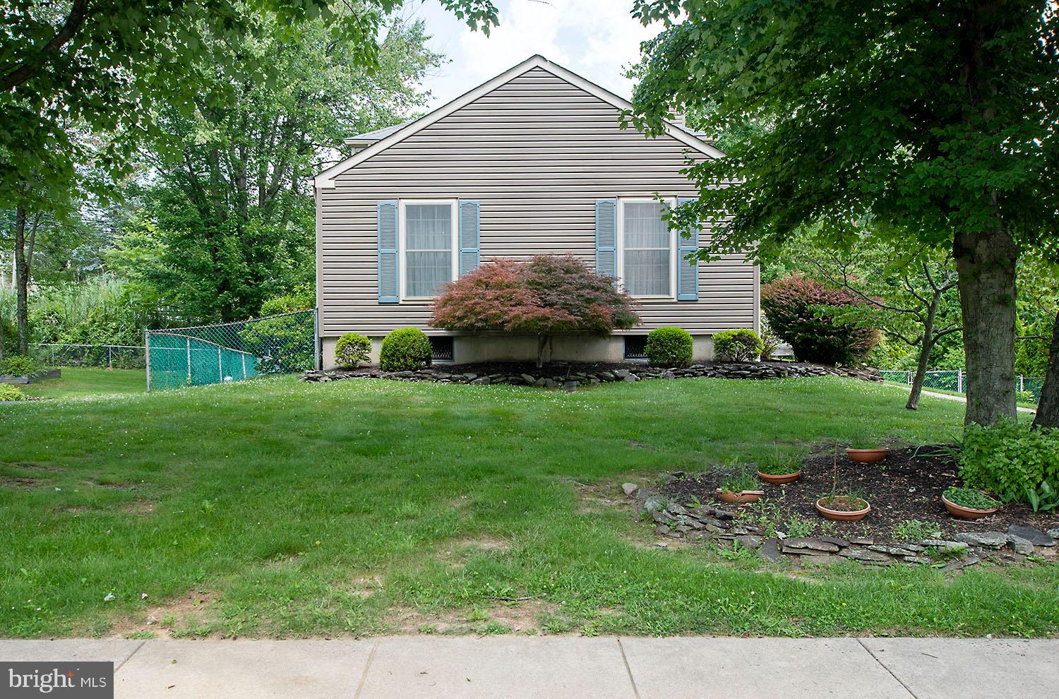 58 St Davids Road Springfield, PA 19064 - Photo 4 of 32 Exterior Front
