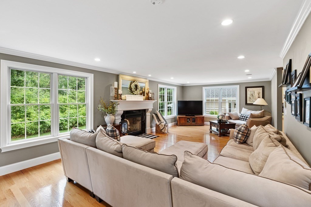 127 Parker Road Chelmsford, MA 01824 - Photo 11 of 42 Gallery Image 11